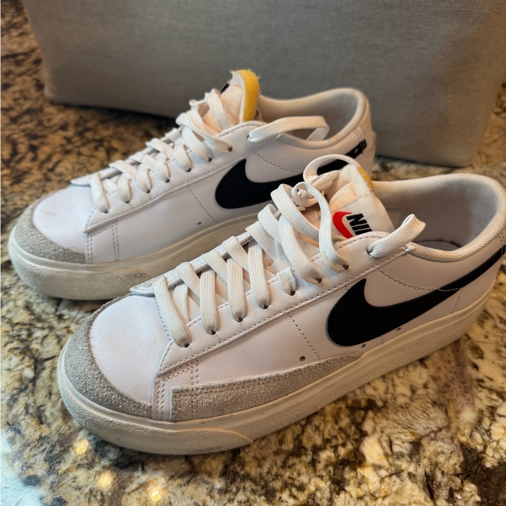 Nike White and Black Low-Top Sneakers